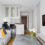 Luxury Mennica With Parking 华沙