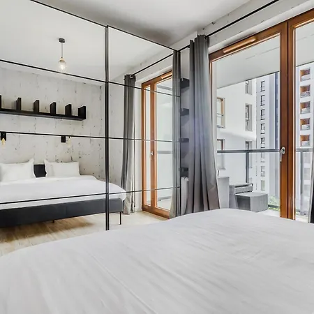 Luxury Mennica With Parking 바르샤바